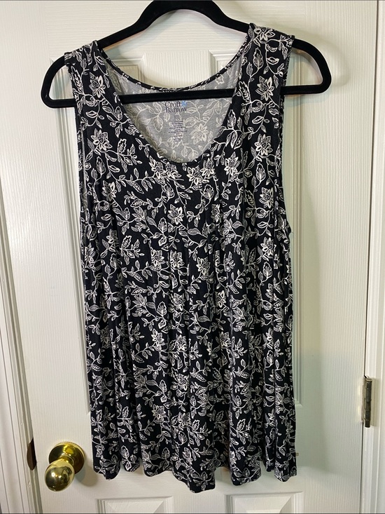 croft & barrow Tops - croft & barrow Black and White Floral Scoop Neck Tank 2X
